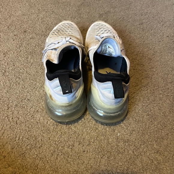Nike Air Max 270 - Picture 2 of 5